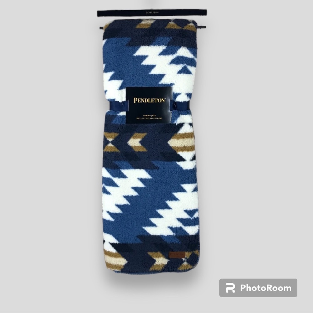 Pendleton Sherpa Fleece Throw 50”x70”